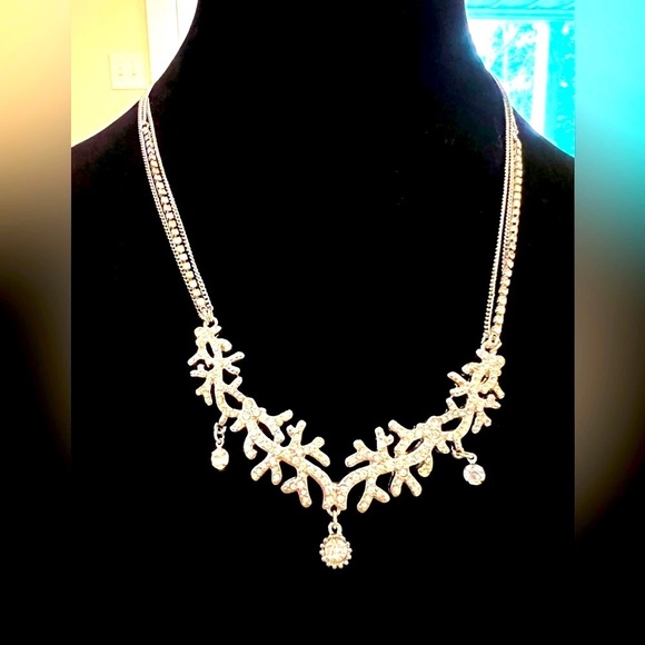 NWT Betsey Johnson Frozen Princess Necklace - Picture 6 of 6